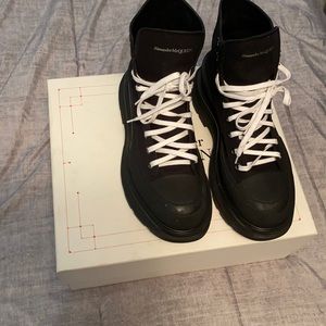 Alexander McQueen- Tread Slick High Top Sneakers